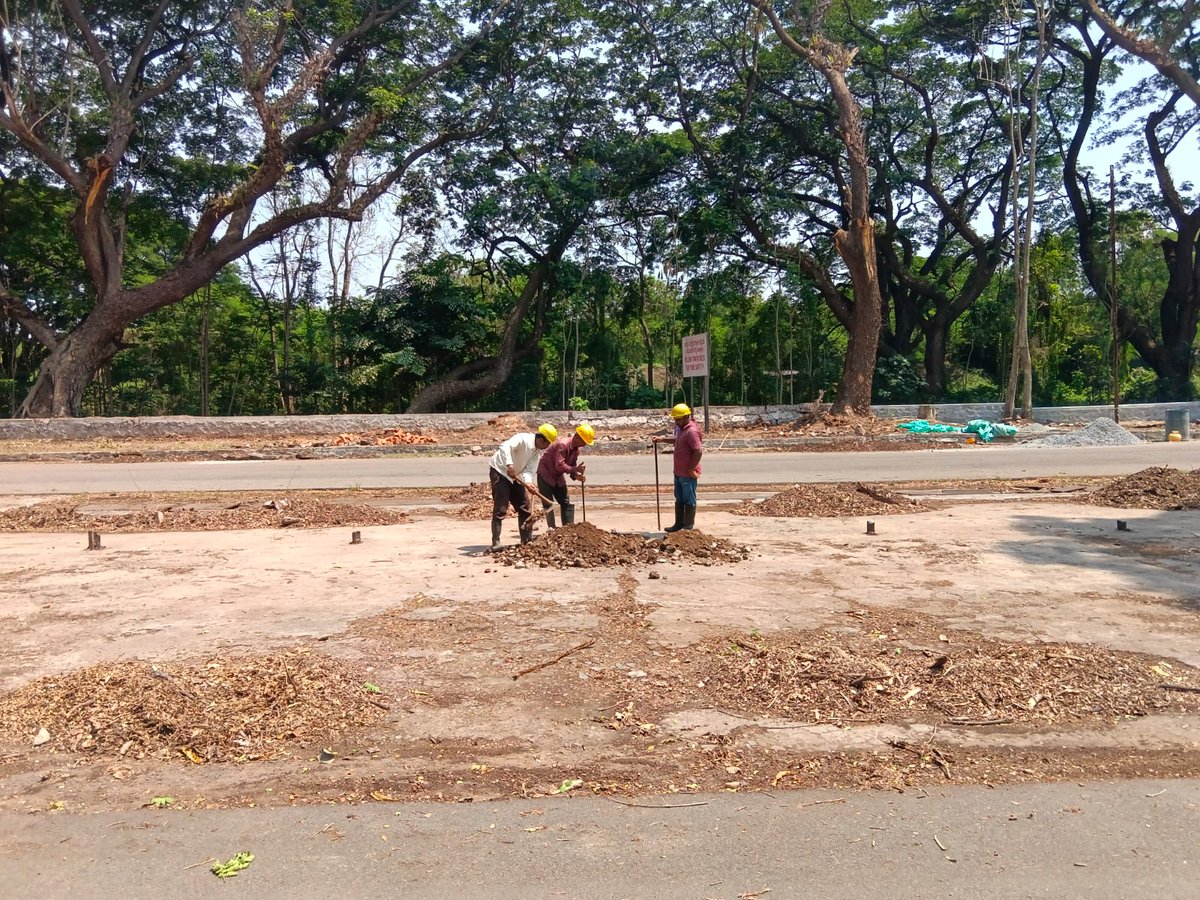 SailVisl's tweet photo. Compound Wall repair &amp; Vehicle Parking Stand construction work at SAIL-VISL.

@hd_kumaraswamy @plantsalem @SteelMinIndia @SAILBSP1 @SAILranchi @SAILsteel @sailrsp1 @SAILBSL2 @SAIL_IISCOSteel @DSPSAIL1 @SAILasp1965 @SAILCMO @PibSteel https://t.co/2waIICeUrG