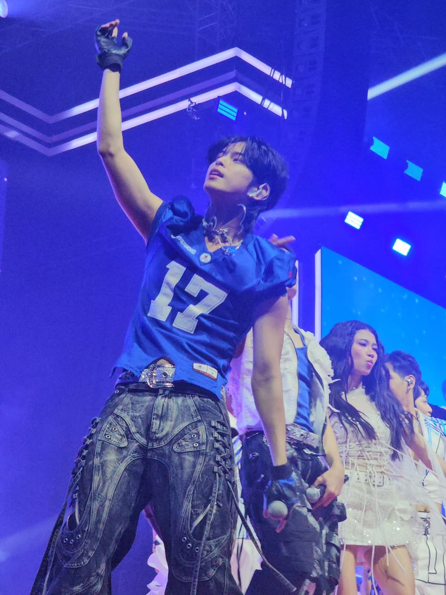 kyler feeling the moment 

HORI7ON FLIES AT ROUNDFEST

#HORI7ON_LightsUpROUND2026
#HORI7ON_FlyWithIt 
#HORI7ON #호라이즌
<a href="/HORI7ONofficial/">HORI7ONofficial</a> <a href="/HORI7ON_twt/">HORI7ON member</a>
#ROUND2026 #ROUNDfestival #ROUNDinPhilippines