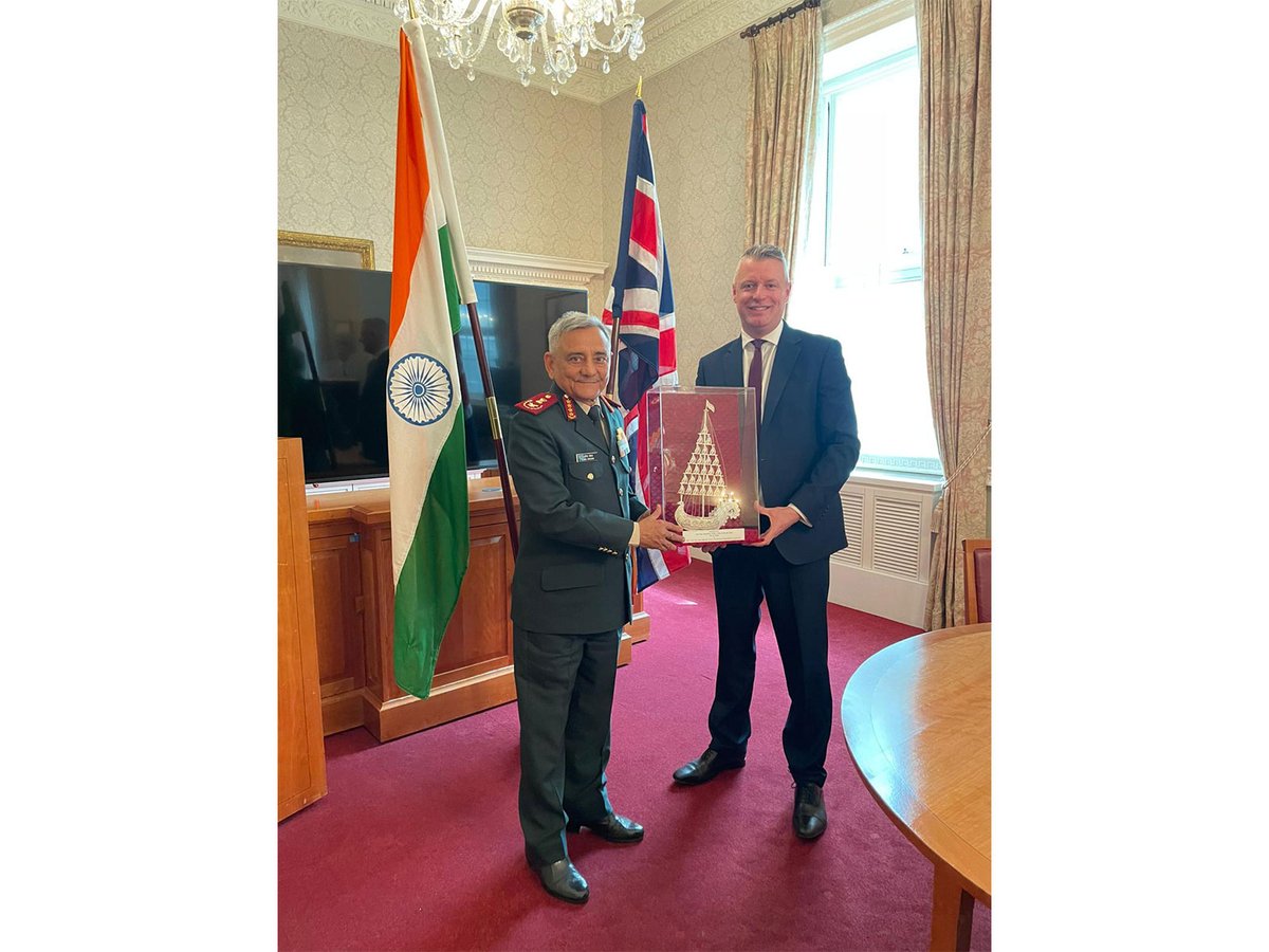 ani_digital's tweet photo. India, UK deepen defence ties with CDS Gen Anil Chauhan calling on UK MoS on UK visit
Read @ANI Story| https://t.co/FBu765ceyH
#UKvisit #CDSAnilChauhan #UKMoS #Defenceties https://t.co/v3bywxEnhZ