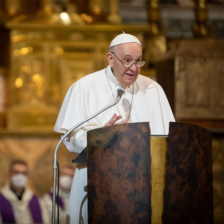 JesuitasESP's tweet photo. En el primer aniversario de su muerte, recordamos al Papa Francisco, nuestro hermano en la Compañía de Jesús, con gratitud.
Esta página es un memorial vivo, un espacio para reunirse, recordar y reflexionar sobre un pontificado que cambió la Iglesia.
https://t.co/uQuz2Q38WY https://t.co/ddkUDawUsD