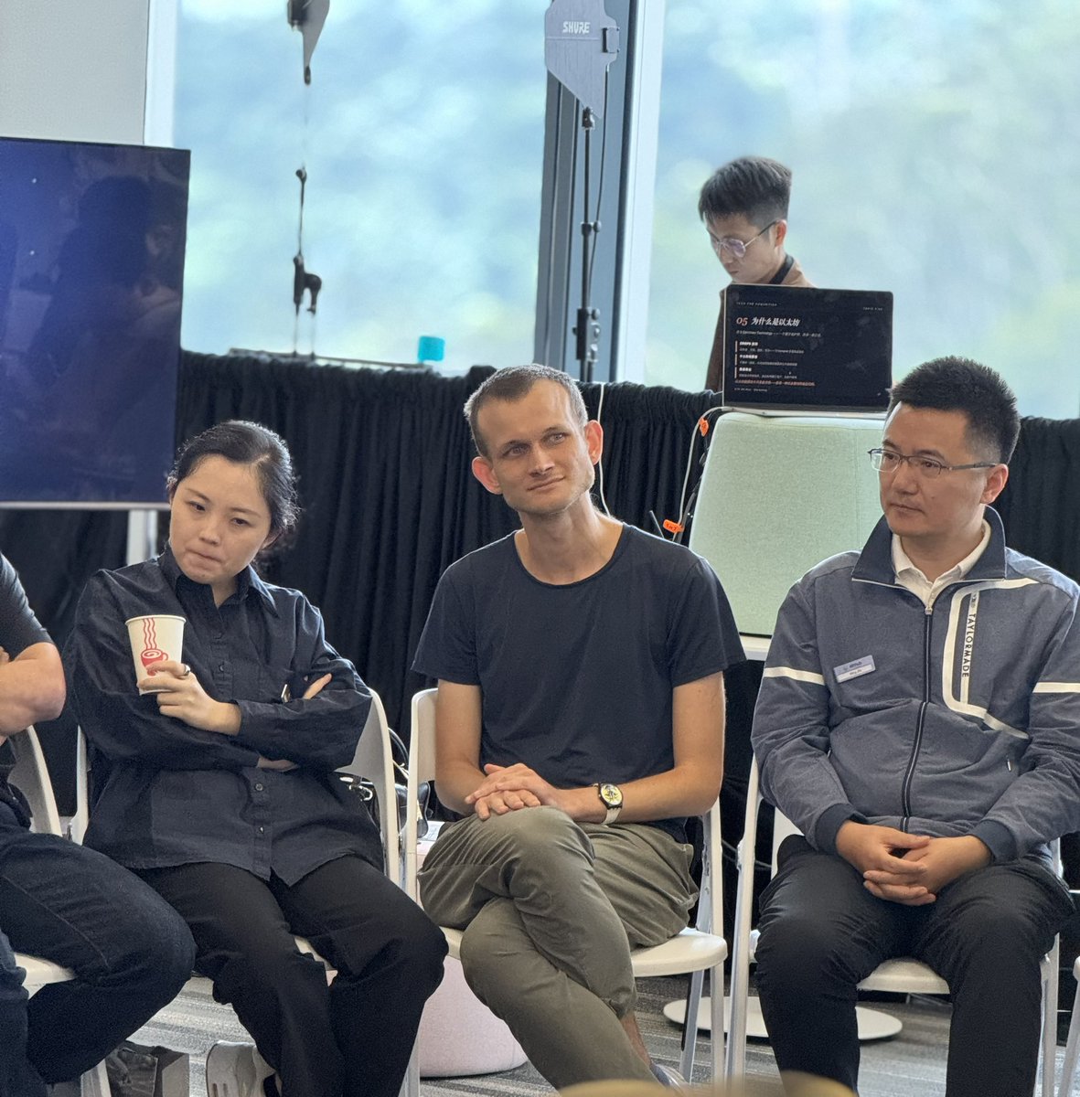 ViewsOfChris's tweet image. Vitalik 的ai Workshop 以太私会。#Ethereum Keep Building! .@VitalikButerin