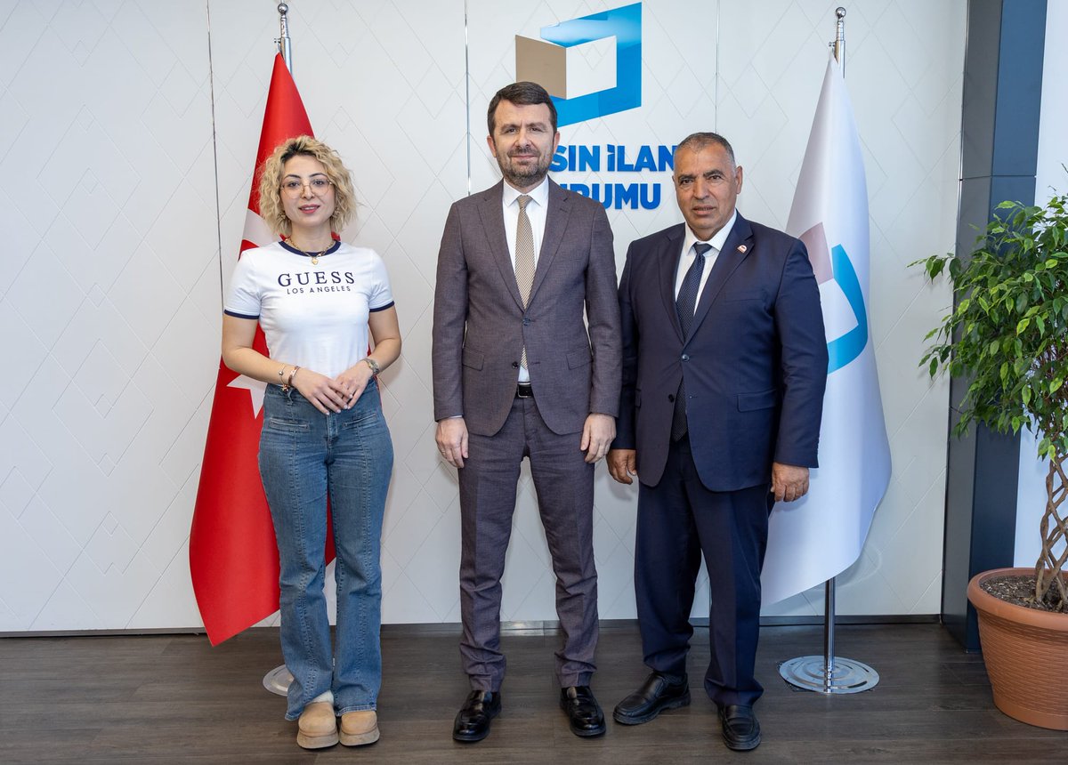 TahirGlebak's tweet photo. Rose Medya Grubu olarak, Basın İlan Kurumu Genel Müdürümüz Sayın @AbdulkadirCay’ı makamında ziyaret ettik.

Gerçekleştirdiğimiz ziyarette; yerel medyanın mevcut durumu, meslektaşlarımızın sorunlarını, dijital dönüşüm süreci ve Rose Medya olarak yürüttüğümüz çalışmalar üzerine kapsamlı ve verimli bir istişarede bulunduk.  Sayın Genel Müdürümüze özverili çalışmalarından dolayı Anadolu Gazeteciler Temsilcisi olarak meslektaşlarım adına teşekkür ederim.

@burhanduran
@basinilankurumu