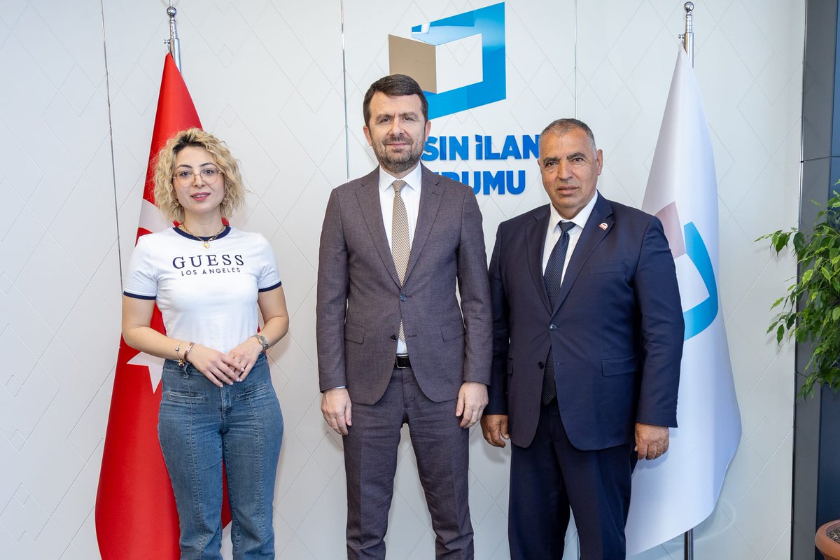 TahirGlebak's tweet photo. Rose Medya Grubu olarak, Basın İlan Kurumu Genel Müdürümüz Sayın @AbdulkadirCay’ı makamında ziyaret ettik.

Gerçekleştirdiğimiz ziyarette; yerel medyanın mevcut durumu, meslektaşlarımızın sorunlarını, dijital dönüşüm süreci ve Rose Medya olarak yürüttüğümüz çalışmalar üzerine kapsamlı ve verimli bir istişarede bulunduk.  Sayın Genel Müdürümüze özverili çalışmalarından dolayı Anadolu Gazeteciler Temsilcisi olarak meslektaşlarım adına teşekkür ederim.

@burhanduran
@basinilankurumu