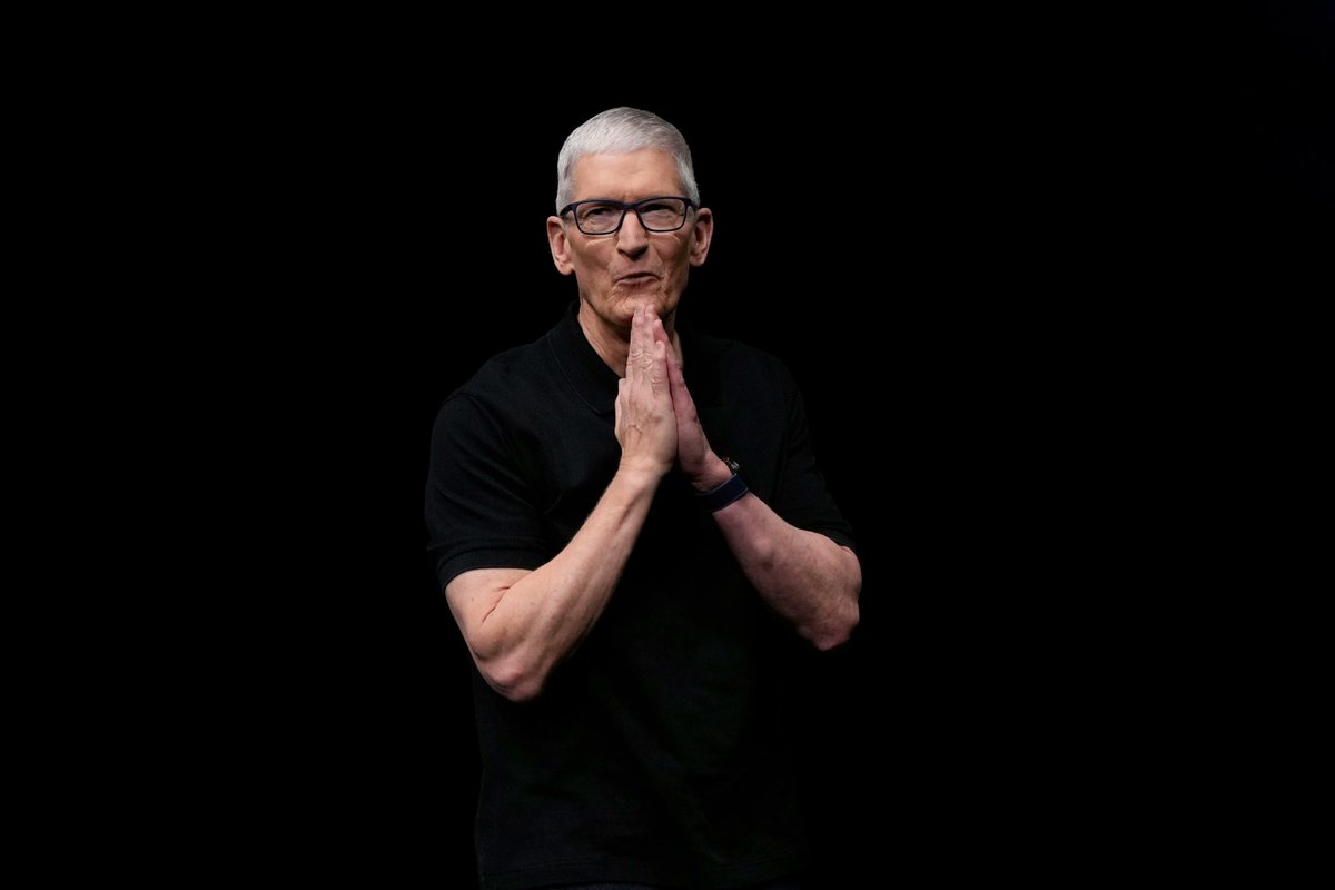 Tim Cook Ending 🟠 Tim Cook is stepping down as Apple CEO, ending a 15-year reign that ...