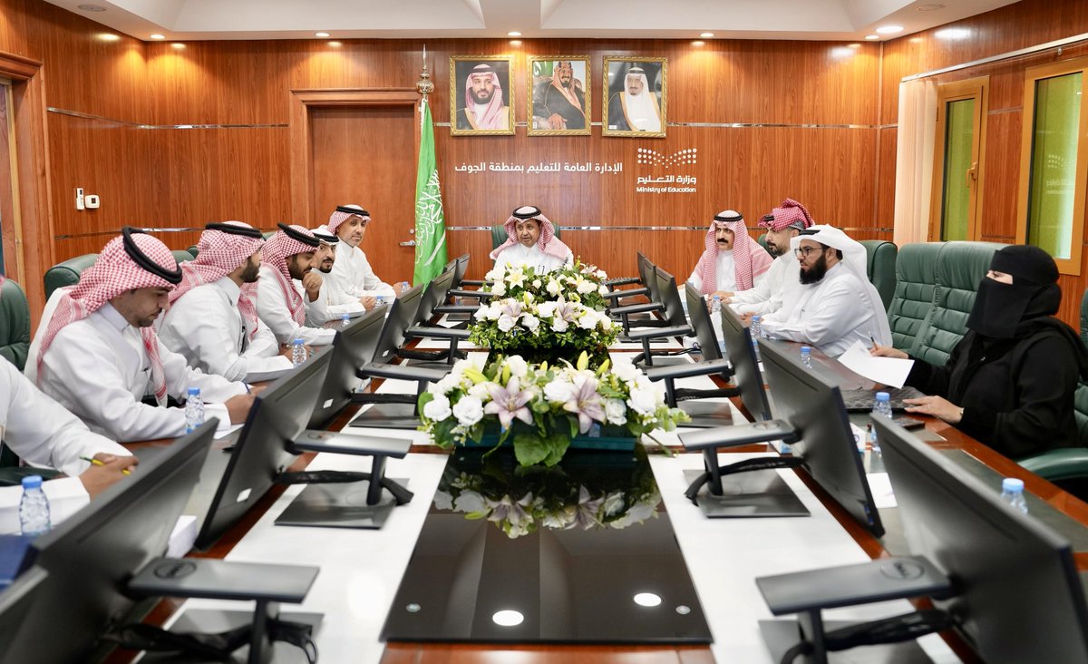 استعرض المدير العام لإدارة #تعليم_الجوف مع فريق صندوق تنمية الموارد البشرية "هدف" برنامج التوجيه والإرشاد المهني في المدارس.