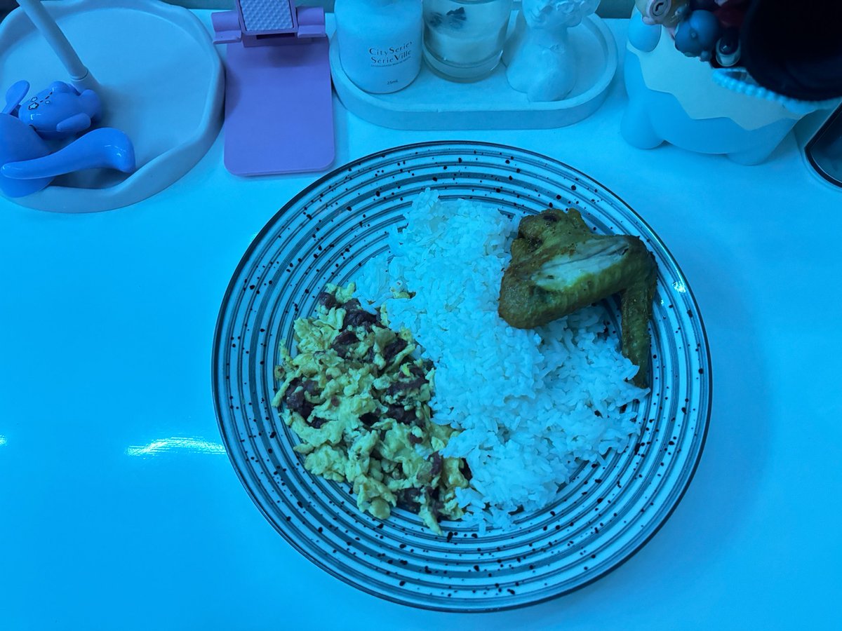 Regal°Van tweet media