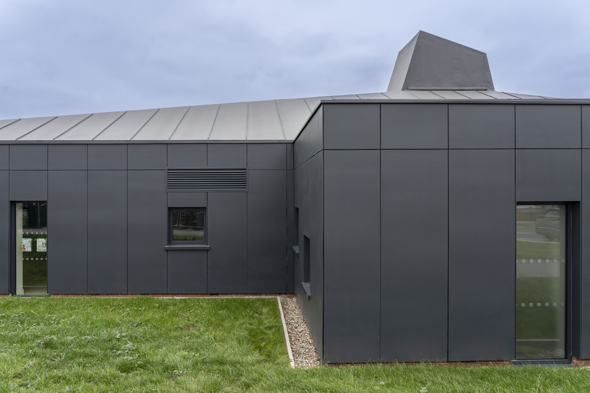 XtraBuild's tweet photo. James Hardie engineered fibre cement products were selected for their durability and performance at the Gilden Way Community Centre, Harlow...

https://t.co/Qdz8PjWs38

( @JamesHardieUK )

#RainscreenCladding #Architects #Contractors #FibreCement #Performance #Durable #Aesthetic https://t.co/2xMaim00qu