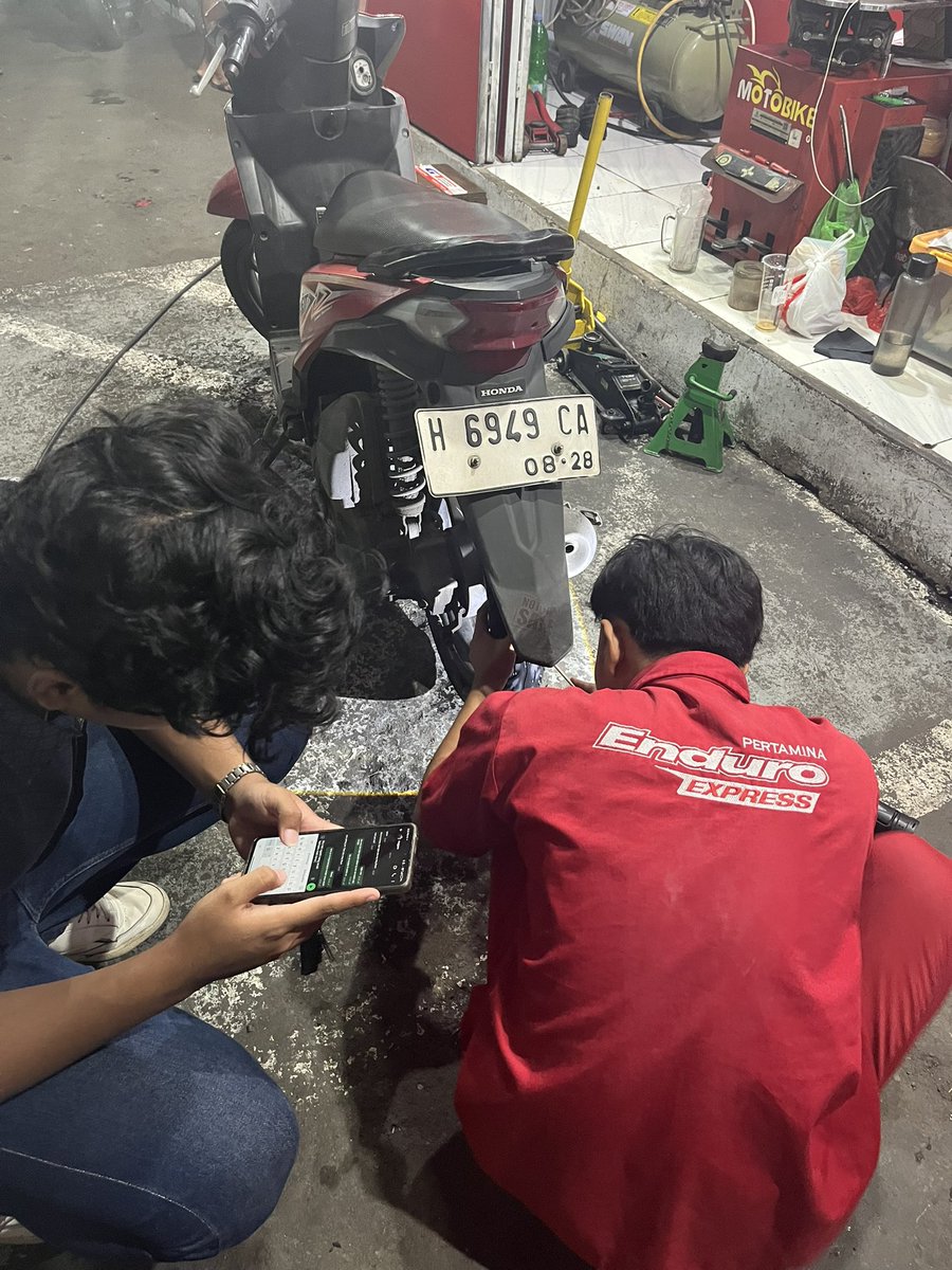 lovea6do's tweet photo. terima kasih teman temanku telah menjadi teman yang baikkk dan selalu menemaniku saat banku bocor https://t.co/GCjFvnBbgF