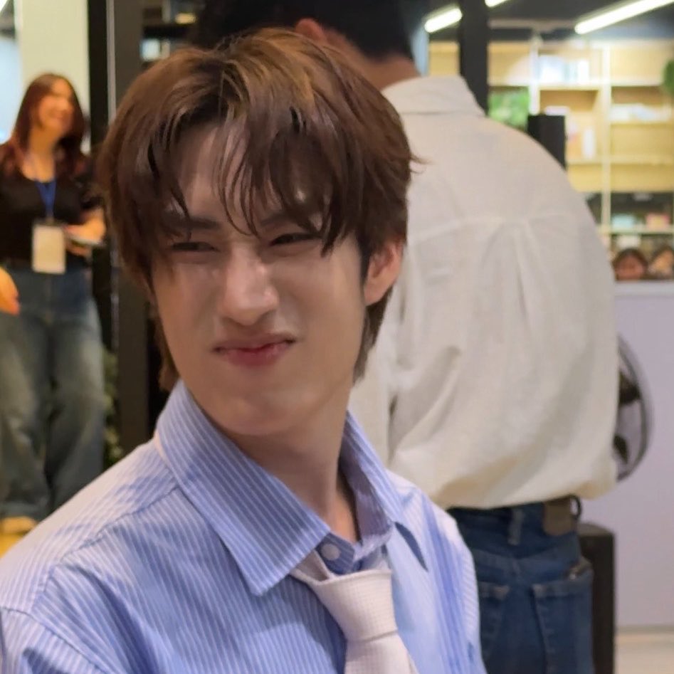 𐌍𐌍 🌧️ tweet media