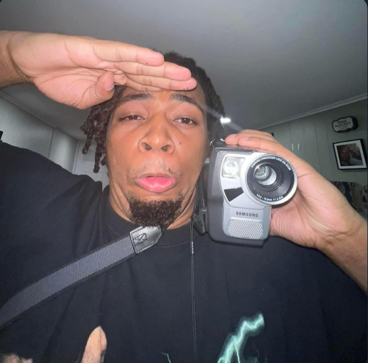 Hoodville tweet media