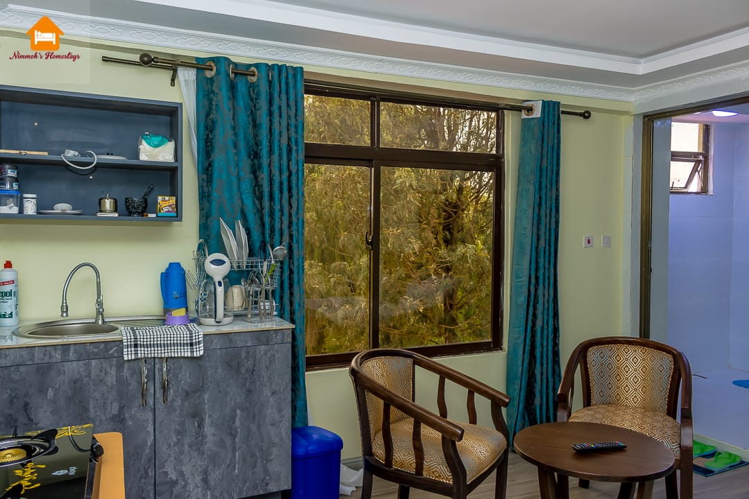 NimmohsHomeStay's tweet image. Visiting Nanyuki this week? Don’t forget to pack warm,the weather calls for it.

Good thing we’ve got you covered with extra duvets for that added comfort.

Stay warm in our Superior Studio from KES 3,000/night

DM | 📞 0746 236 567

#TipsTuesday #Nanyuki #NimmohsHomestays