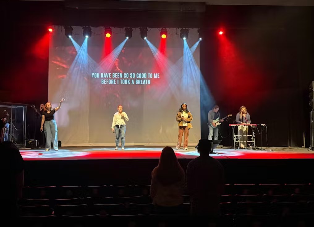 SHEHDS_Stage's tweet image. 💡 Struggling to find an affordable zoom wash light for your shows? 
🎯 US gig  19x15W zoom IP66 moving head – flawless beam from 7° to 75°.
🌧️ Upgrade in performance?Anti-fog optics &amp;amp; smooth 540°/190° movement keep the party alive.
👉 Follow us 
#shehds #stagelight #movinghead