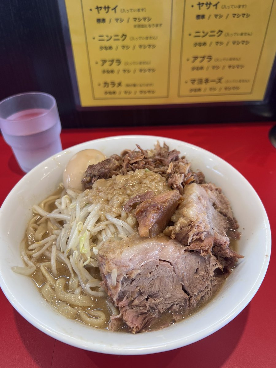 shoki28209145's tweet photo. ラーメンつづき　町田
ラーメン並　1100円　アブラ
味玉　150円
豚マシ　200円
ほぐし豚　100円
町田に用事があり久しぶりです。トッピングたくさんしました。
スープは乳化でそれが売りですね！豚柔らか豚です。 https://t.co/TpoO7s2HXu