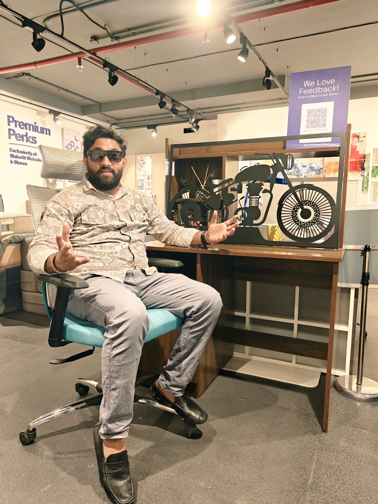 kongarinagaraju's tweet image. Planning something big for KNR Motoframes 🎬🔥
Found this stunning Bullet bike art for our studio setup 😍🏍️
Just getting started… many more crazy updates on the way!

Stay tuned guys 👀✨

#ridersofinstagram #knrmotoframes
                 instagram.com/p/DXYhZD3iXun/…
