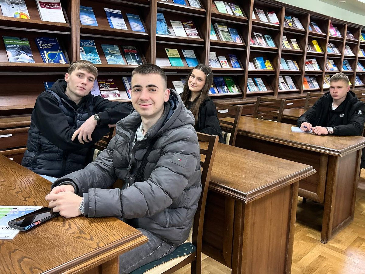 Бібліотека ім. Л. Каніщенка ЗУНУ tweet media