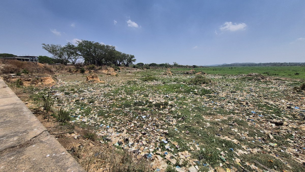 _Juicy_Lobster_'s tweet image. Vrushabhawati is DEAD!!
No fresh water in the reservoir 
Toyota dumping their waste water
(Hope it's treated before discarding)
Localities throwing garbage 
@Toyota_India @ravikeerthi22
@Tejasvi_Surya @DKShivakumar
#Vrushabhawati #Reservoir 
#Garbage #Industrialwaste #Toyota