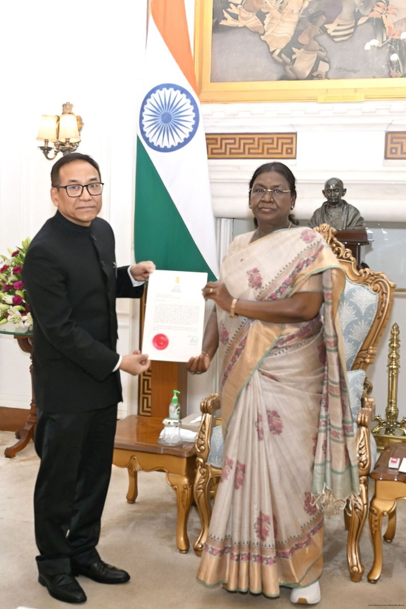 The Ambassador-designate of India to the Democratic Republic of Timor Leste, Shri Mahendra Singh Patiyal met with the Hon'ble President of India Smt Droupadi Murmu at Rashtrapati Bhavan on April 6, 2026. <a href="/MEAIndia/">Randhir Jaiswal</a>