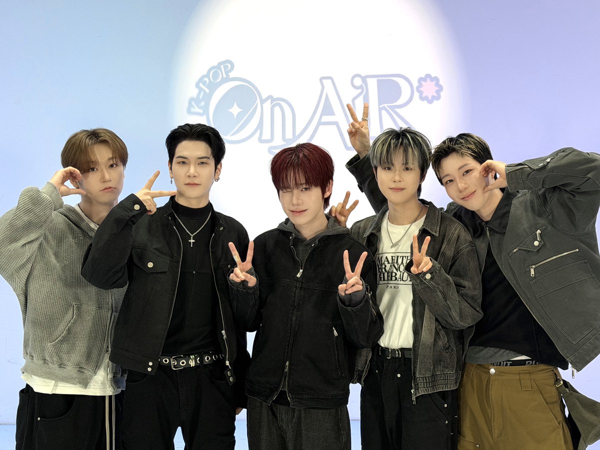 DGNT_Official's tweet image. [📷] &amp;lt;K-POP on Air&amp;gt; 완료🩶

티어랑 라이브로 노니까 너무 재밌어😘

#DIGNITY #디그니티 
#SLIPSHOT #POINT_BLANK