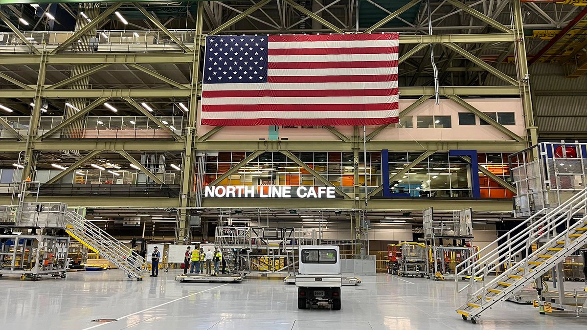 Aviationa2z's tweet photo. Boeing Ramps Up Hiring for the New 737 Assembly Line✈️

@Boeing is accelerating recruitment across its Washington state facilities as it works to stabilize output and prepare for higher production of its best-selling narrowbody aircraft. 

The hiring push comes as the manufacturer balances workforce attrition with rising demand for newer, fuel-efficient jets.

Read in detail👇🔗
https://t.co/zuUkTeCRNg
#AviationNews #boeingrecruitment #Boeing
