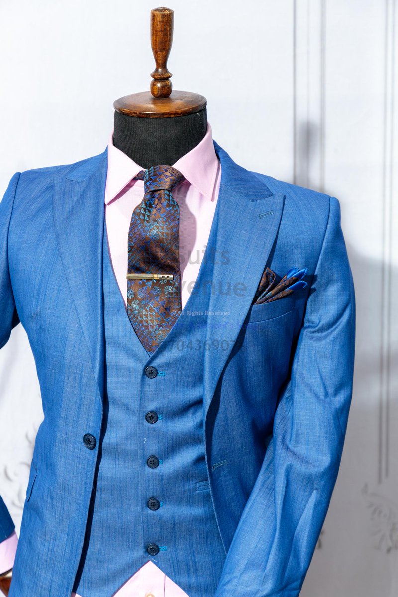 AvenueSuits's tweet image. Smart-casual rule: a deconstructed, half-lined Turkish wool-blend blazer (soft shoulder) keeps you cool and composed for Kampala meetings — attention to construction wins presence.  #SuitsAvenue #MensStyle #Kampala #Confidence #Drive #Success #FashionTips Visit Suits Avenue,…