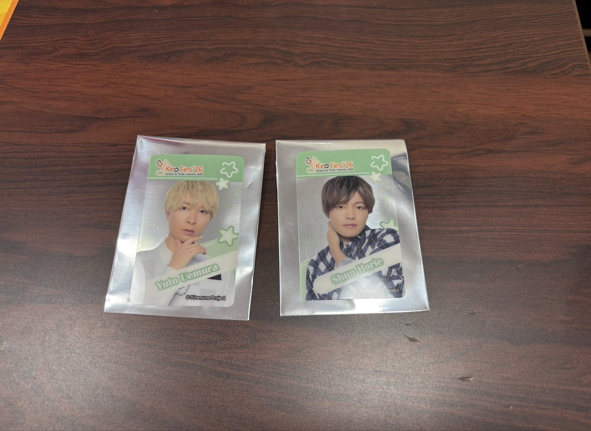 な な tweet media