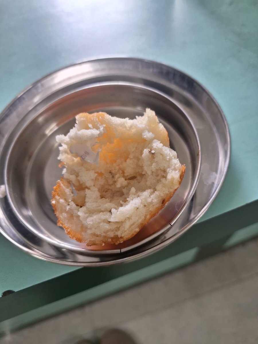 ApTn123's tweet photo. Ordered Mysore Bajji via @zomato and found a piece of plastic inside the food 🤢
This is a serious food safety issue. How are such restaurants allowed on your platform?

Order ID: 7981695140
Attaching proof. Expect immediate action.
#Zomato #FoodSafety #CustomerSafety https://t.co/1XD8uUKVfu