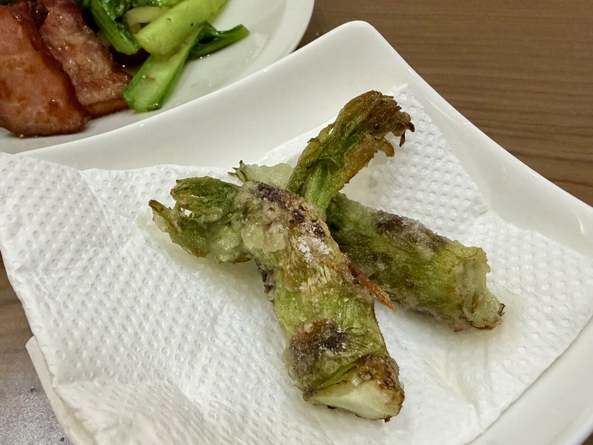 さとこ tweet media