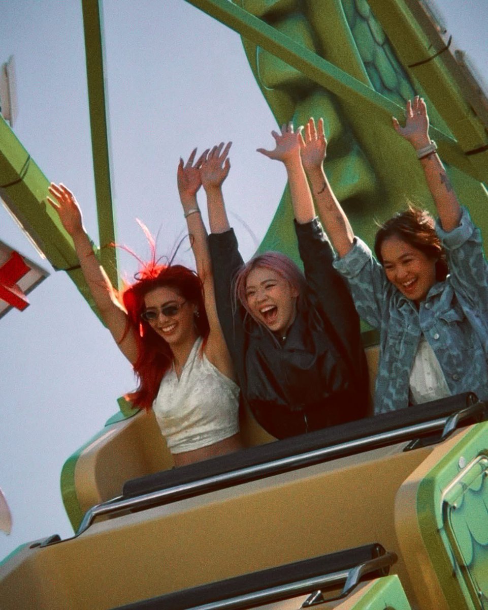 thiyay1985's tweet image. Nako sumakay pala sila Mikha, Stacey and Miss Anna sa the vikings? nako yung tiyan ko nito para akong nasusuka basta hindi ko alam. Sinabihan ko operator stop na hindi ko na kaya. #BINI #LA