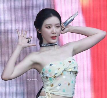 polkik's tweet image. Tonight’s show was unreal—energy, vocals, and stage magic all in one! Who else left with a permanent grin  #LiveTheater #UnforgettableNight