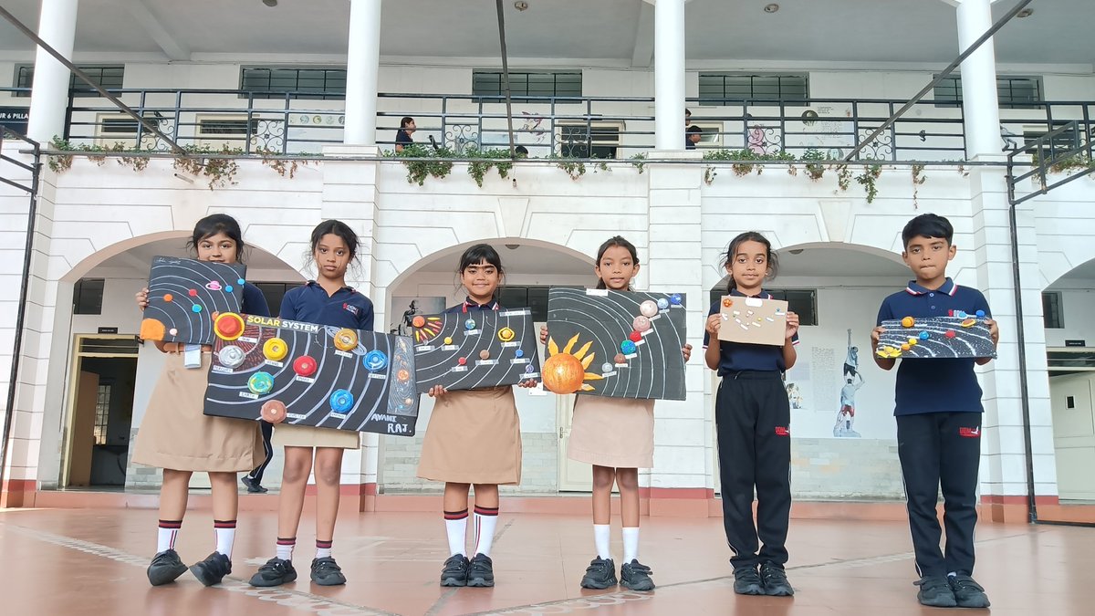 Odm_Sapphire's tweet photo. 🌌✨ Exploring the Solar System! 💛 Grade 3A students created amazing models, learning planet order 🌞, sizes &amp; distances 🪐 while boosting creativity and teamwork. 

🤝 A fun journey into space &amp; science! 

#SolarSystem #SpaceLearning #growwithodm https://t.co/gPWLjTNGRi