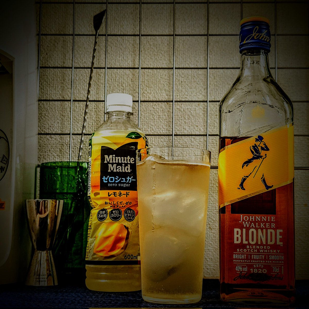 dieingmessage's tweet image. ジョニーウォーカー ブロンド、レモネードハイボールで頂きます。
炭酸でかなり味が薄くなるのでシロップで作るのがベストなんだろう。試しに炭酸ナシでもやってみたが、炭酸はやっぱり欲しい。やっぱシロップも買ってみるか。
#JohnnieWalker #JohnnieWalkerBlonde #BlendedScotchWhisky #Whisky