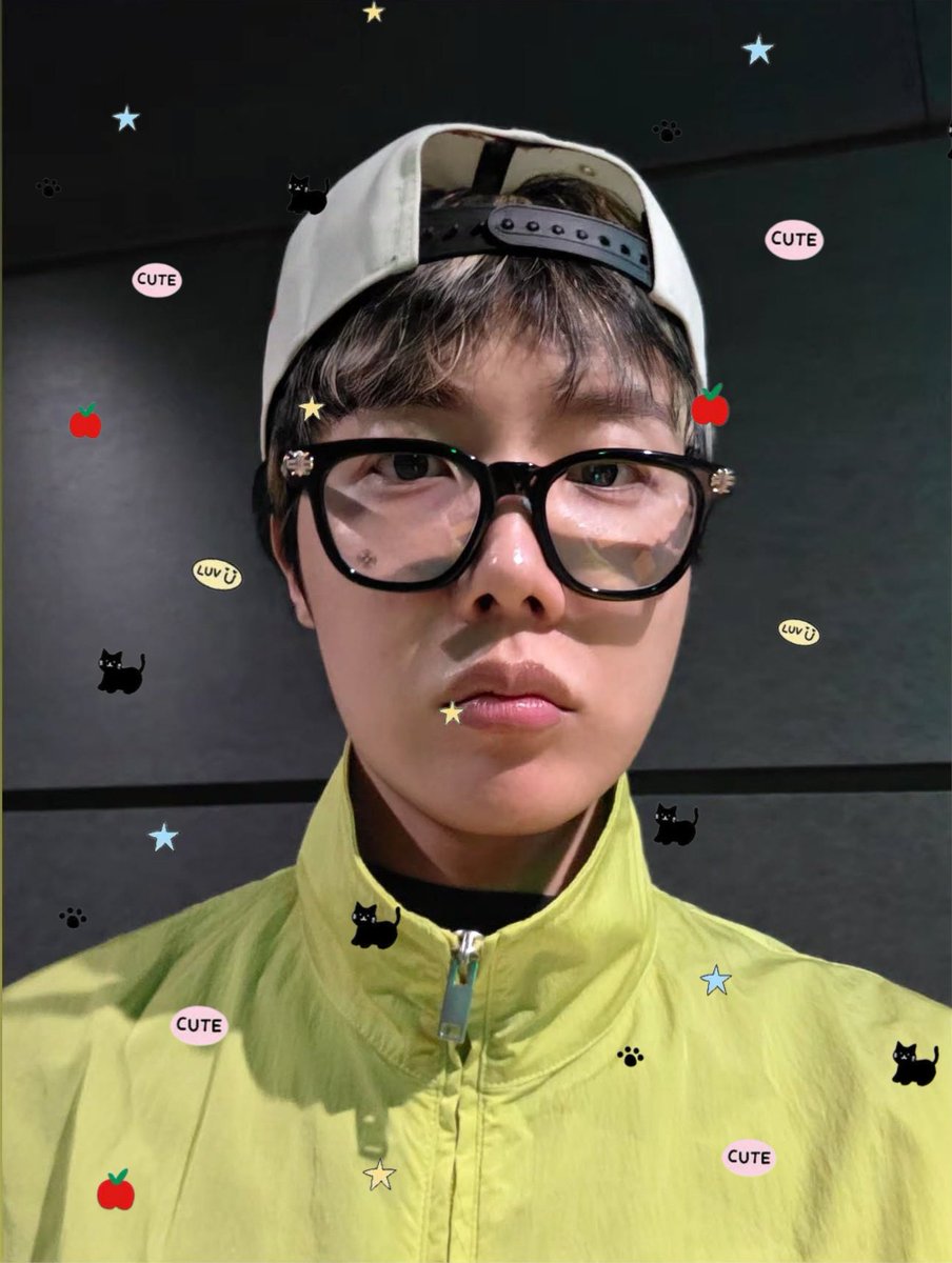 📷⋆. tweet media