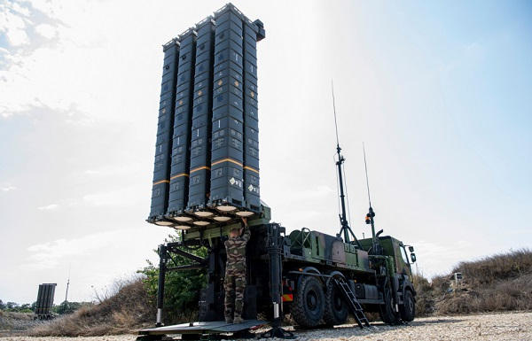 vguillermard's tweet image. C'est fait ! Annoncé en automne 2025, le 1er contrat export pour le #SMP/T NG est acté par le #Danemark  Ce système de #défense antimissiles concurrent du #Patriot américain est le fruit d'1 coopération entre @MBDAGroup (#missiles #Aster) &amp;amp; @thalesgroup (#radars GM, C2 etc)