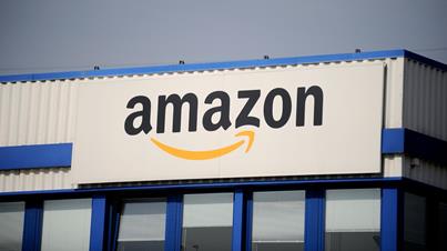 classcnbc's tweet image. #Amazon fino a 25 miliardi di dollari in Anthropic nell'ambito di un accordo per l'infrastruttura di intelligenza artificiale. Una cifra che si aggiunge agli 8 miliardi di dollari già stanziati nella startup di IA negli ultimi anni. 

#Anthropic ha dichiarato di impegnarsi a