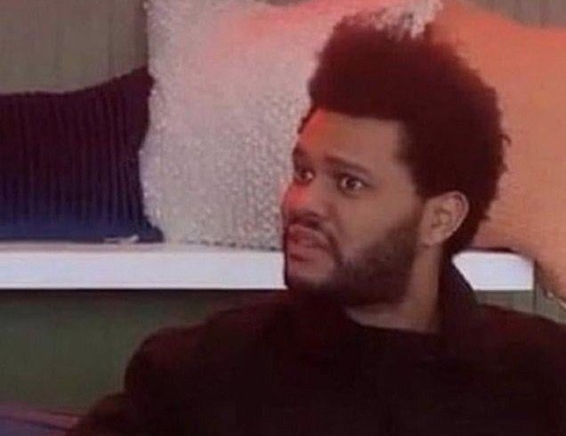 The abyss letteralmente l'apertura perfetta per tutto il concept del tour AbeI che cazzo fai rimettila ti cancello