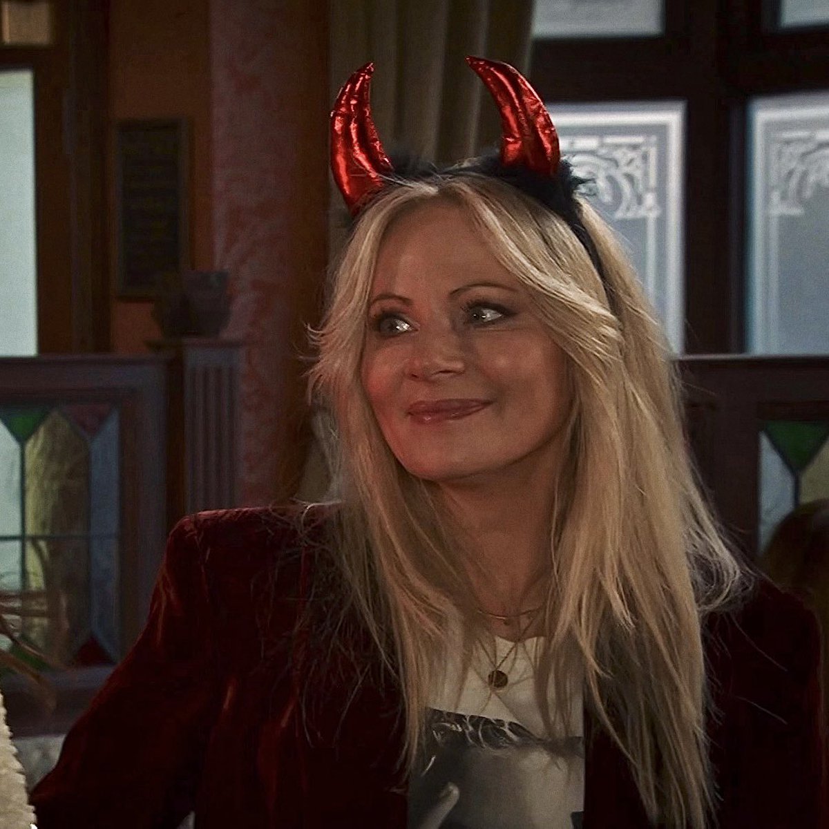 I was really hoping that she did have something planned and it fell through. 

God she makes me so sad sometimes 😭😭😭 

#swarla