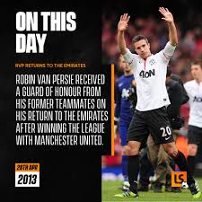 "Guard of Honour: Puncak Penghinaan United Saat Menampar Wajah London Utara"

Pengkhianatan Robin van Persie (RvP) bukan sekadar transfer pemain, melainkan belati yang ditancapkan tepat di jantung publik London Utara. 

Ini adalah kisah tentang bagaimana seorang kapten yang