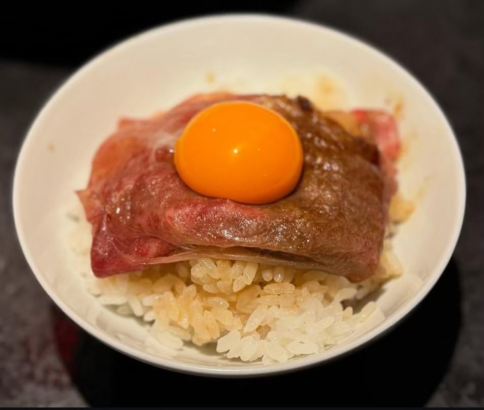 実は、、、当店「駄目な隣人」には、
ラーメンだけでなく油そばもございます！🍜🌟

当店の油そばは、
山椒のような爽やかな香りが特徴です🍃

常連様に大人気の商品🔥🫶🏽

卓上の【生卵・海苔は無限に食べ放題】です🥚🌟

ぜひご賞味ください！！

⏰11:00〜23:00(Lo,22:30)