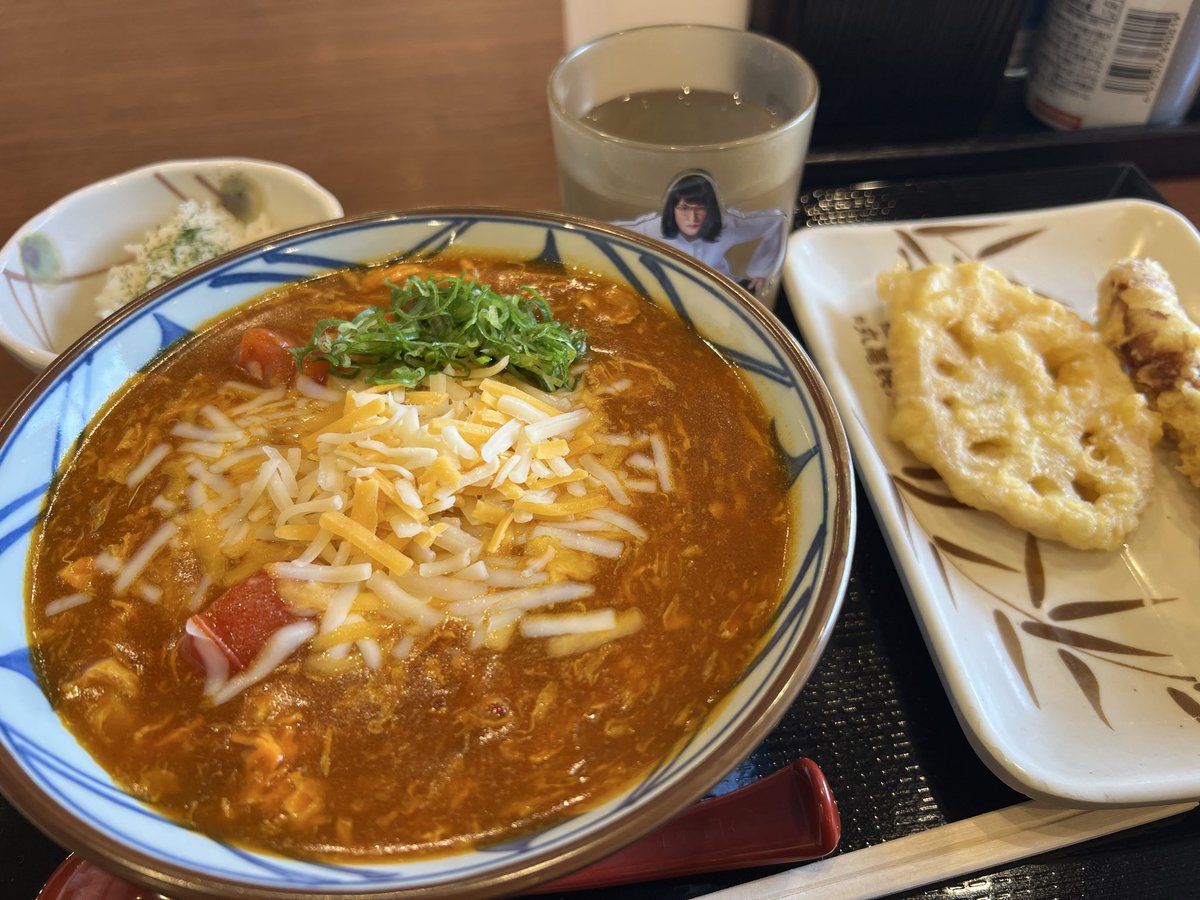 chikoe71's tweet photo. いまだに慣れないおひとり様外食だけどこのために頑張ります。

海老カツとも悩んだけどエビ苦手なんでこちらで…

#松岡昌宏
#トマたまカレーうどん

宣伝部を勝手に復活させたい🤭 https://t.co/JugK6rVzAm