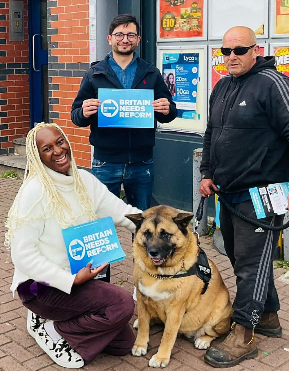 CeliaHibbert's tweet image. Out #campaigning in Bushbury South &amp;amp; Low Hill with our @reformparty_uk 🇬🇧 candidate He's ready to forensically expose failed roadworks &amp;amp; #Labour’s shambolic projects. A Chartered Civil &amp;amp; Structural Engineer -he knows what’s broken &amp;amp; how to fix it
#Wolverhampton shake-up is coming