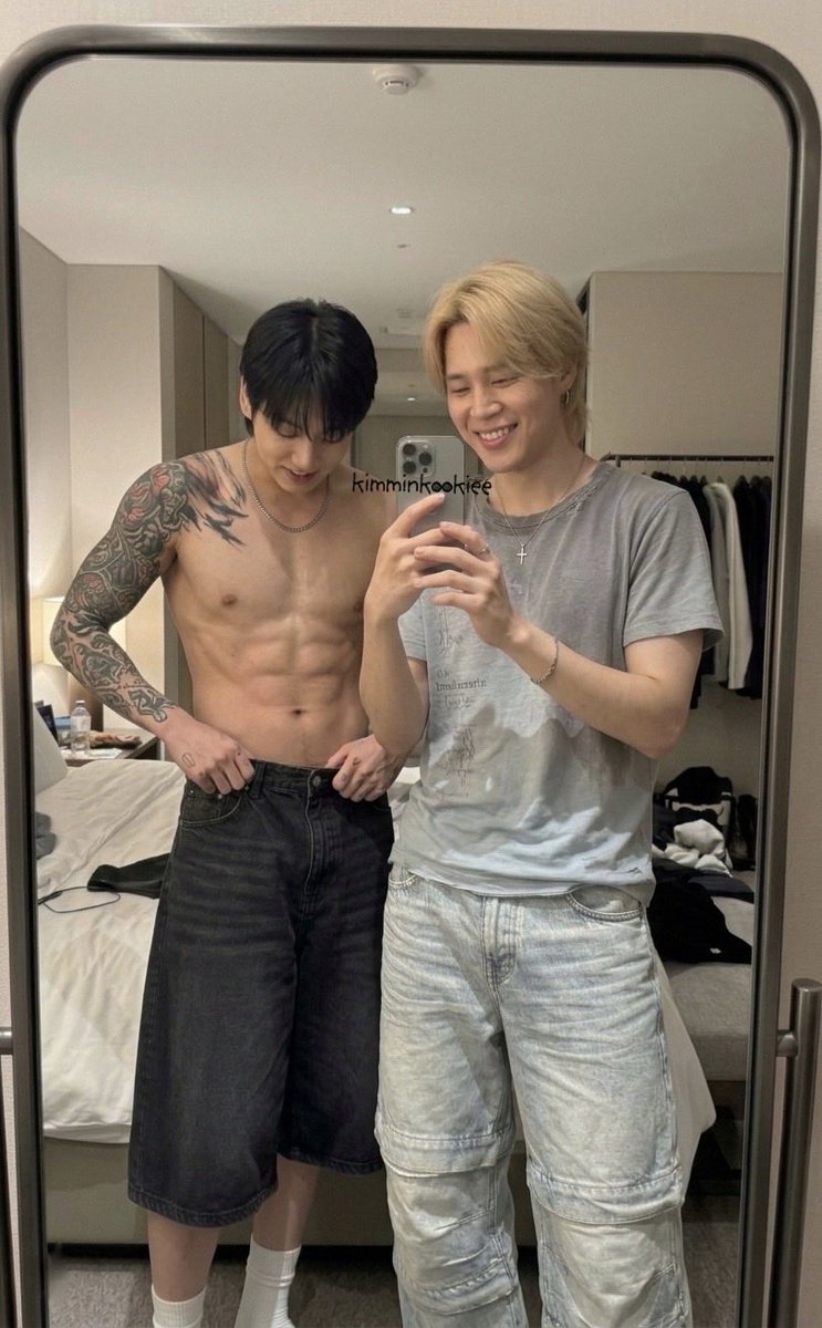 jikook fit check 🐰🐥