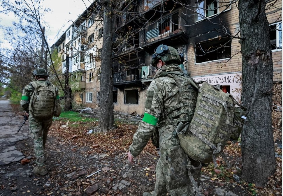 rebew_lexa's tweet image. 🇷🇺⚠️🇺🇦 Ukraine-Führer #Selenskij weigerte sich erneut, die übrig gebliebenen Streitkräfte der #Ukraine aus dem restlichen Donbass abzuziehen, und erklärte, dass ein Truppenabzug aus dem Donbass eine strategische Niederlage für die Ukraine bedeuten würde.

Der Stabschef der