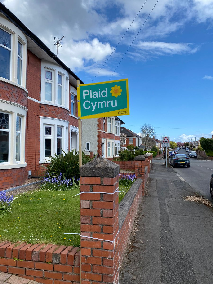 plaidystumtaf's tweet image. Bore da  Good morning Wales
More @Plaid_Cymru #placards &amp;amp; #posters up in  #caerdyddffynnontaf  Polls r very close 
Use a poster if u can
Get a placard if u can. 
Vote #peoplewhocare
Vote #childcare
Vote #fairfunding
Vote #PlaidCymru
 @MeurigRogers @NickCarter303 @DafyddTrystan