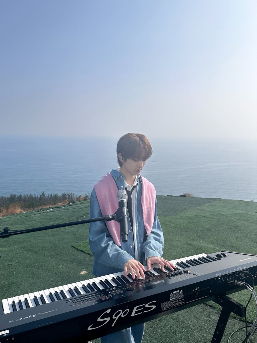 youhgjun's tweet photo. I’ll meet you somewhere between the waves and a melody. Let’s have a quiet little date by the sea, shall we? https://t.co/04d6HrTCor