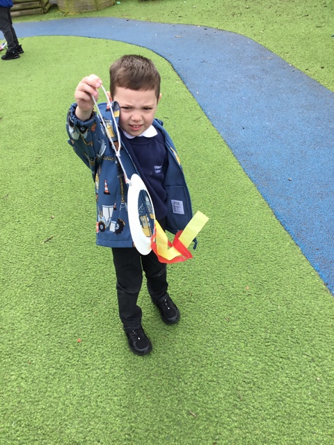 ApplegarthAc's tweet image. Nursery are learning about Spring. We made kites from paper plates and the children had a go at flying them. We also have our own minibeast lab out for exploring as we are looking and learning about them too. #learning #excitement @thesteptrust