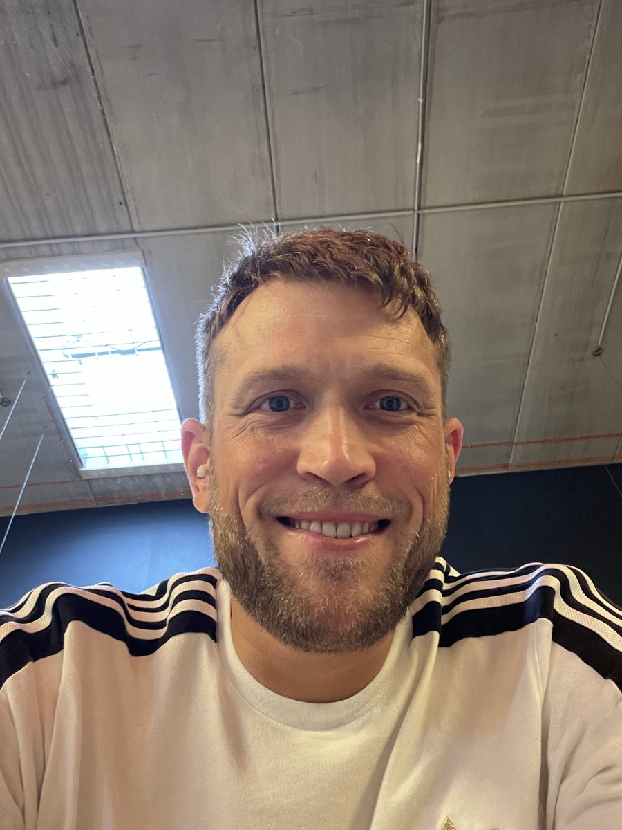 Sneakerking (5,9k) tweet media