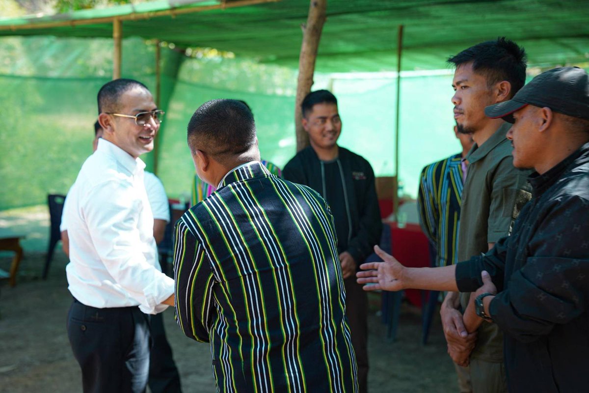 MizzimaNews's tweet image. AA ထံမှ အုပ်ချုပ်ရေးနှင့် တပ်တည်ဆောက်မှုများ လေ့လာသင်ယူဟု ချင်းတပ်ဆို 
website link &amp;gt;&amp;gt; bur.mizzima.com/2026/04/21/882…
#ချင်းပြည်နယ်
#AA
#ပြည်တွင်းသတင်း
#Mizzima