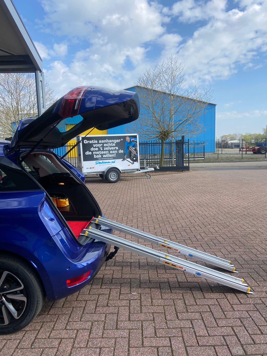 DatonaNL's tweet photo. Praktisch, compact en direct inzetbaar 🔧
Onze uitschuifbare aluminium oprijplaten laten precies zien waar gemak in zit: compact mee te nemen, snel op z’n plek en direct klaar voor gebruik. Mooi om te zien hoe klanten onze producten in de praktijk inzetten. #datona #oprijplaten https://t.co/6Bu23qqZS4