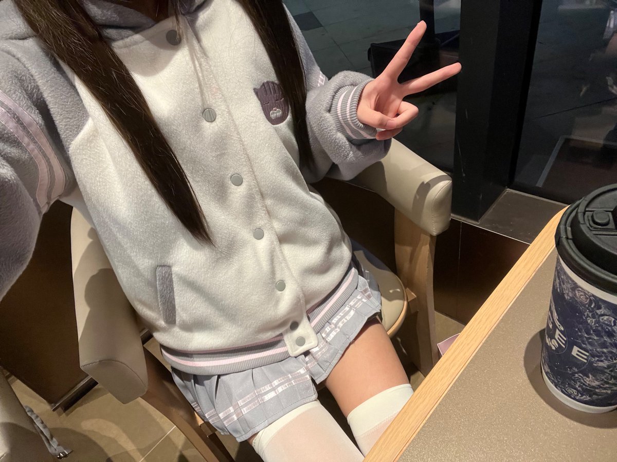 Maintunei's tweet photo. 和朋友们出去玩朋友问我怎么穿童装qwq哈哈这个不是童装啦 (๑⁼̴̀д⁼̴́๑) 好喜欢这套衣服≧∇≦ https://t.co/EOi8KN7l9p