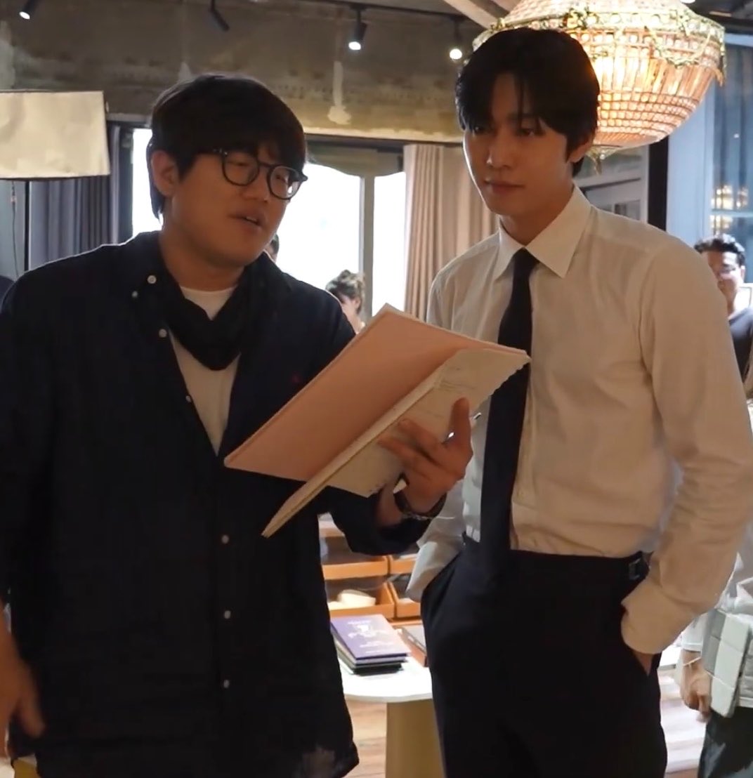 왜때문에 떨리는지 모르겠는 그냥 서있는 안효섭ㅇㅇ